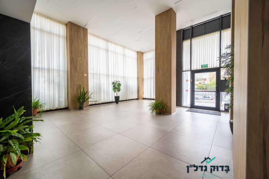 9 לובי