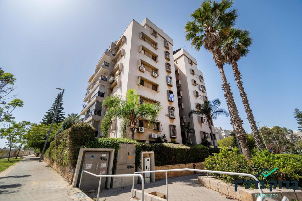 11 בניין