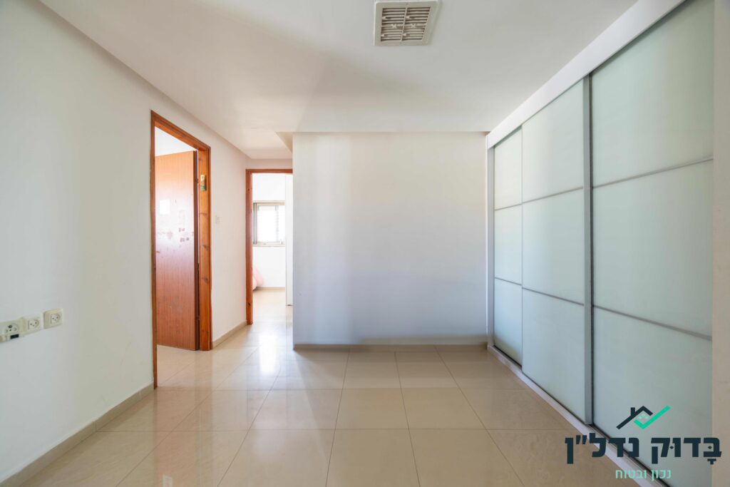 5 חצי חדר