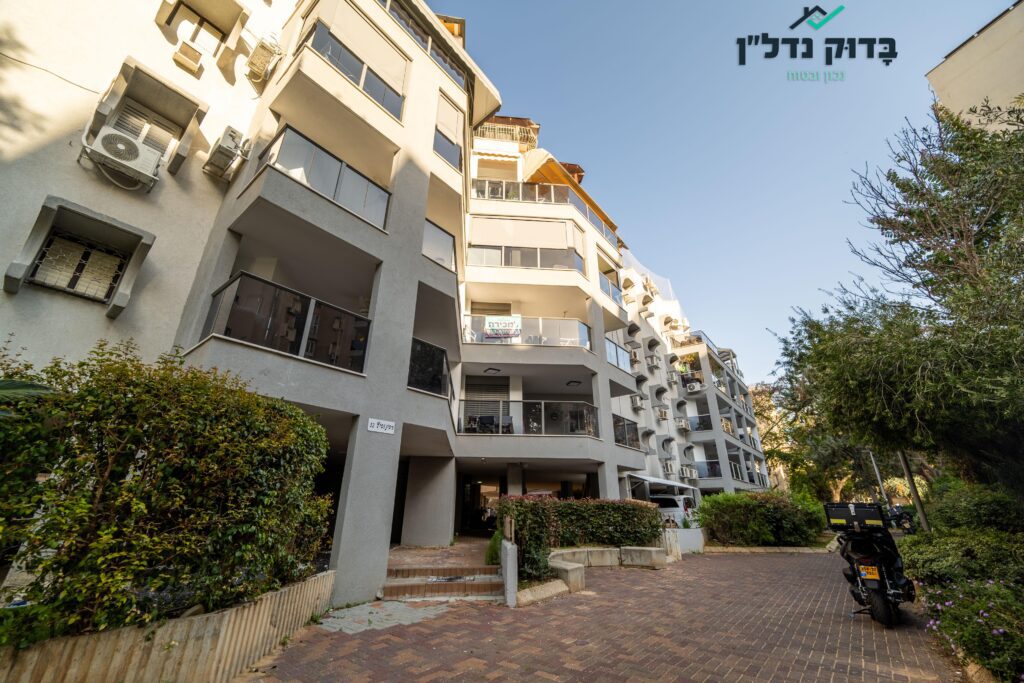 9 בניין